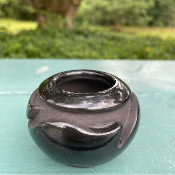 Vintage Santa Clara Pueblo Pottery by Anita L. Suazo Carved Blackware - Picture 8 of 9